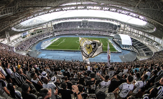 Picture of Nilton Santos Stadium with the fans of Botafogo