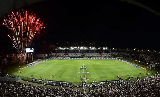 Picture of São Januário Stadium with the fans of Vasco